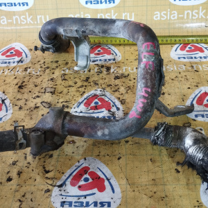 Тройник Isuzu/Nissan Elf 4JG2 4WD низ. с блока на радиатор