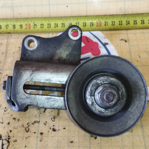 Натяжитель кондиционера Mazda WL-AT BT-50 UN8F1 WL8115930A