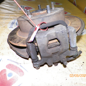 Ступица Nissan C25 Serena зад, лев 2WD ABS. Дисковые тормоза. В сборе. Без рычага.