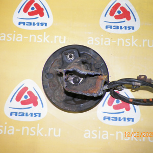 Ступица Toyota QNC20 bB зад, лев 2WD ABS. Барабанные тормоза. В сборе. Дефект датчика ABS.