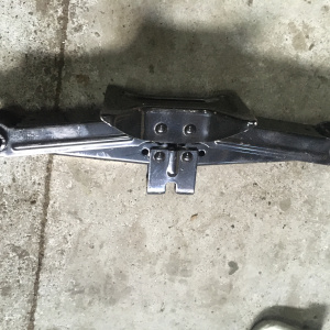 Домкрат Mitsubishi Lancer Cedia CS5W 700 кг.