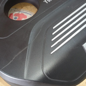 Накладка декоративная на двс BMW B38A15A 2-Series F46 '2017 царапины 11128601632