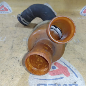 Корпус термостата Land Rover PEM100990 Discovery LT/L318 94D '2004 4.0L V8 с патрубком PCH119020