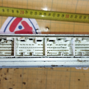 Компьютер Toyota WiLL Cypha 89661-5C090 1NZ NCP75 4WD разъёмы компьютера в 4 ряда