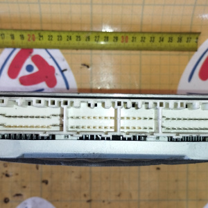 Компьютер Toyota Platz 89661-52600 1NZ NCP12 2WD m/t разъёмы компьютера в 2 ряда
