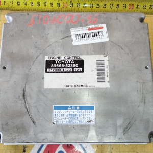 Компьютер ДВС Toyota Sienta 89666-52390 1NZ-FE NCP81 2WD разъёмы компьютера в 4 ряда