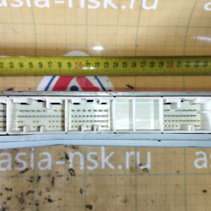 Компьютер Toyota Sienta 89661-52E51 1NZ NCP81 разъёмы компьютера в 4 ряда