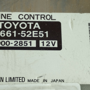 Компьютер Toyota Sienta 89661-52E51 1NZ NCP81 разъёмы компьютера в 4 ряда