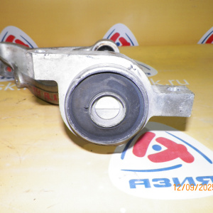 Рычаг Nissan Y51/KY51 Fuga перед, прав н 2WD