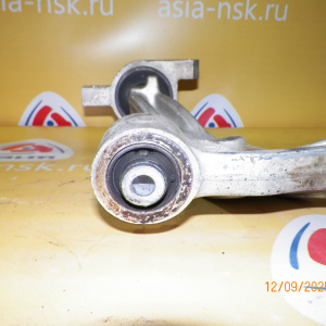 Рычаг Nissan Y51/KY51 Fuga перед, прав н 2WD