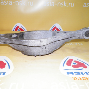 Рычаг Nissan Y50 Fuga R н Под пружину.