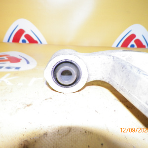 Рычаг Nissan Y51 Fuga зад, прав в