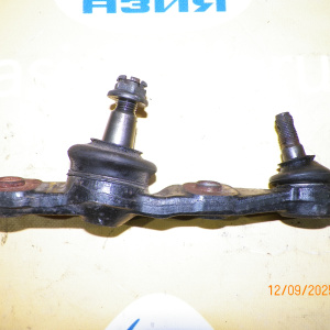 Шаровая Toyota GRS180 Crown перед, прав н