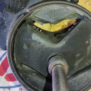 Подушка двигателя Nissan QG18 AD/Wingroad/Sunny WHNY11/B15 4WD зад. ДЕФЕКТ R 11211-AD200 / 11320WD101