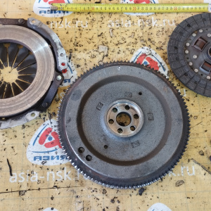 Маховик TOYOTA 7K-E Lite Ace Noah/Town Ace Noah KR42 m/t ПРОБЕГ 44 т.км. + корзина ( диаметр диска 212 мм. ) 13405-09010