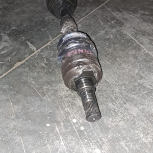 Привод NISSAN PNN30 R'Nessa KA24 перед, прав 4WD ABS дефект пыльника