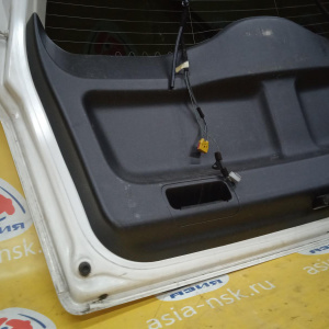 Дверь задняя Land Rover Freelander LR2/L359 '2007 В сборе (тычки, царапины) LR005853