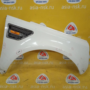 Крыло Land Rover Freelander LR2/L359 '2007 перед, прав с решёткой LR001658 (тычки, царапины) LR005867