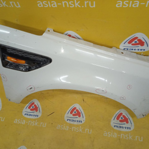 Крыло Land Rover Freelander LR2/L359 '2007 перед, прав с решёткой LR001658 (тычки, царапины) LR005867