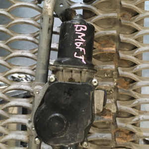 Моторчик привода дворниками Mazda 3 BM6FJ '2013- F с трапецией