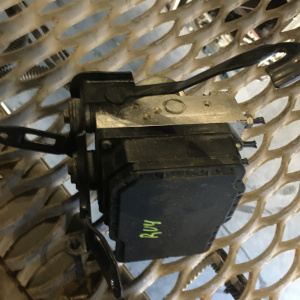 Блок ABS Honda RU4 Vezel