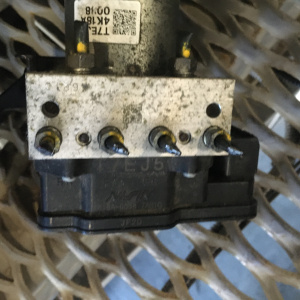 Блок ABS Honda RU4 Vezel