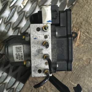 Блок ABS Honda RU3/RU4 Vezel