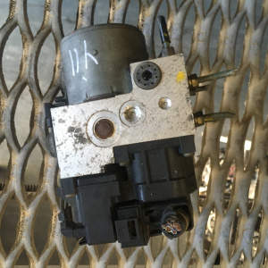 Блок ABS Nissan Y11 Wingroad 47660-WE011