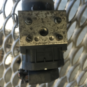 Блок ABS Nissan N30 R'nessa 47660-5V000