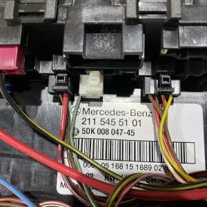 Блок предохранителей Mercedes E-Class W211/W219/C219 Седан, задний в багажнике блок SAM A2115455101