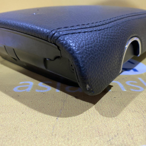 Подлокотник Mercedes CLS-Class W219/C219 '2005 кожа (надорван) F A2196800239