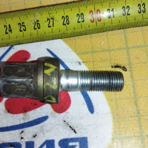 Болт шкива коленвала Mitsubishi MD030559 Libero CD2V 4G15 '01.1992-03.2001 ключ на 19 карб.