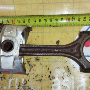 Поршень с шатуном Mitsubishi 4G15 Libero CD2V КАРБ. 12 VALVE ДЕФЕКТ палец не шеыелится жравчина  даметр 18/45 мм длина 100 мм. MD117080 / MD312667