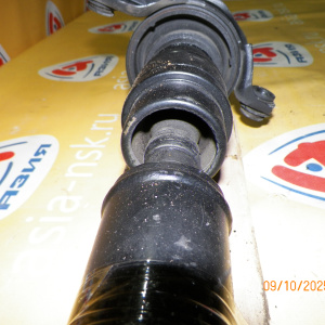 Кардан SUBARU SG5 Forester EJ205 R a/t На гранате. Длина передней части от середины крестовины до подвесного-47 см.