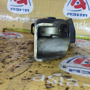 Подушка двигателя Mazda B3/B5 Demio DW3W ДЕФЕКТ перед, прав D26839060 / DA98-39-060