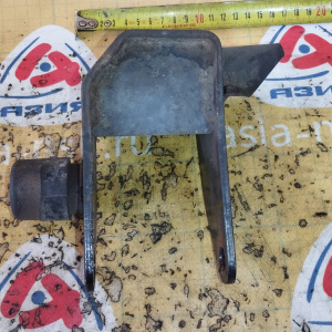 Крепление подушки ДВС Toyota 3S-FE/1AZ-FSE Nadia SXN15/ACN15 4WD a/t A243F перед, лев 12325-74500