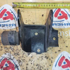 Крепление подушки ДВС Toyota 3S-FE/1AZ-FSE Nadia SXN15/ACN15 4WD a/t A243F перед, лев 12325-74500