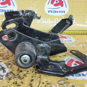 Крепление подушки ДВС Toyota 2AZ-FSE Avensis AZT251 a/t U151E перед. F ( G ) 12311-28170