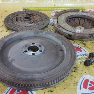 Маховик Toyota 1G-FE Altezza GXE10 m/t одномассовый + корзина диаметр диска 225 мм. ( на 6 болтов )