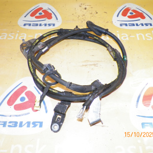 Тросик Ручника Subaru VM4 Levorg зад, прав Дефект фишки.