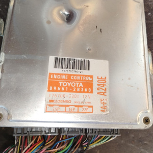 Коса ДВС Toyota 4A-FE Corona AT190 2WD a/t A240E  с датчиками спид. 3 конт.,+ компьютер 89661-2B360 трамб. 4+2 к. + блок предохранителей 82121-2B360