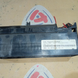 Блок предохранителей Volkswagen Passat NMS в салоне '2016