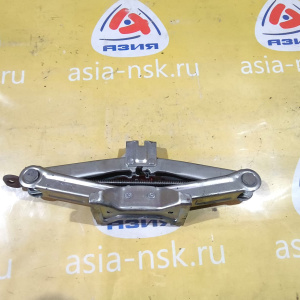 Домкрат Nissan Bluebird QNG10 C5 950КГ