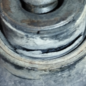 Подушка двигателя Nissan MR20 Dualis/Qashqai J10/C26/B16 зад. низ. дефект R ( AV-89343 ) 11360JD000 / 11360JD00A