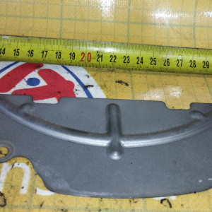 Кожух маховика Suzuki/Nissan 304114A00A Moco MG22S K6A-VE 2WD a/t крышка ( металл )