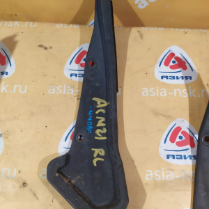 Подкрылок TOYOTA Ipsum ACM20 зад, лев (пыльник крыла) 52153-44080