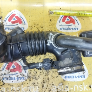 Гофра впускного коллектора Toyota 2AZ-FSE Avensis AZT251 резиновая ДЕФЕКТ РЕЗИНА ЖЁСТКАЯ БЕЗ ТРЕЩИН 17881-28230