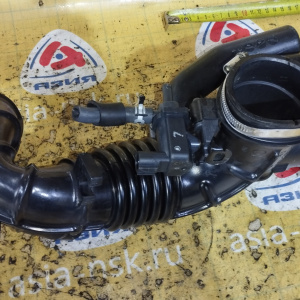 Гофра впускного коллектора Toyota 2AZ-FSE Avensis AZT251 резиновая ДЕФЕКТ РЕЗИНА ЖЁСТКАЯ БЕЗ ТРЕЩИН 17881-28230
