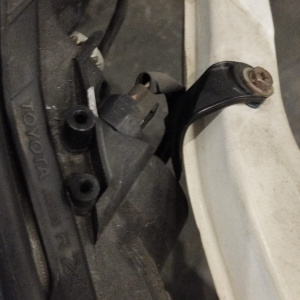 Ноускат Toyota Ipsum ACM21 '2003-2009 дефект крепления R фары ф.44-55 xenon т.28-168