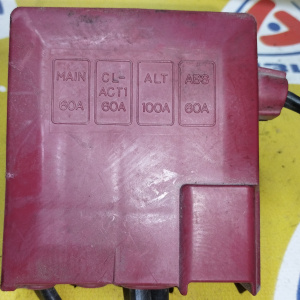 Клемма аккумулятора/Предохранитель плюсовой клеммы Toyota 82620-52010 Funcargo/Vitz NCP20/SCP10 2NZ/1SZ 60*60*100*60 A.